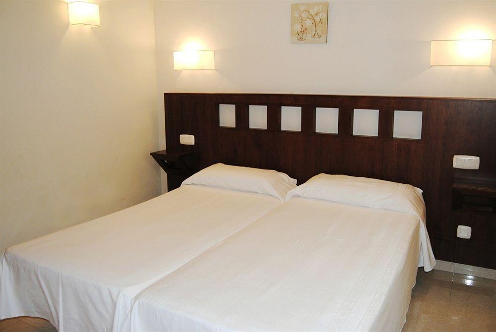 Apartamentos Turisticos Anoreta Rincón de la Victoria Exterior foto