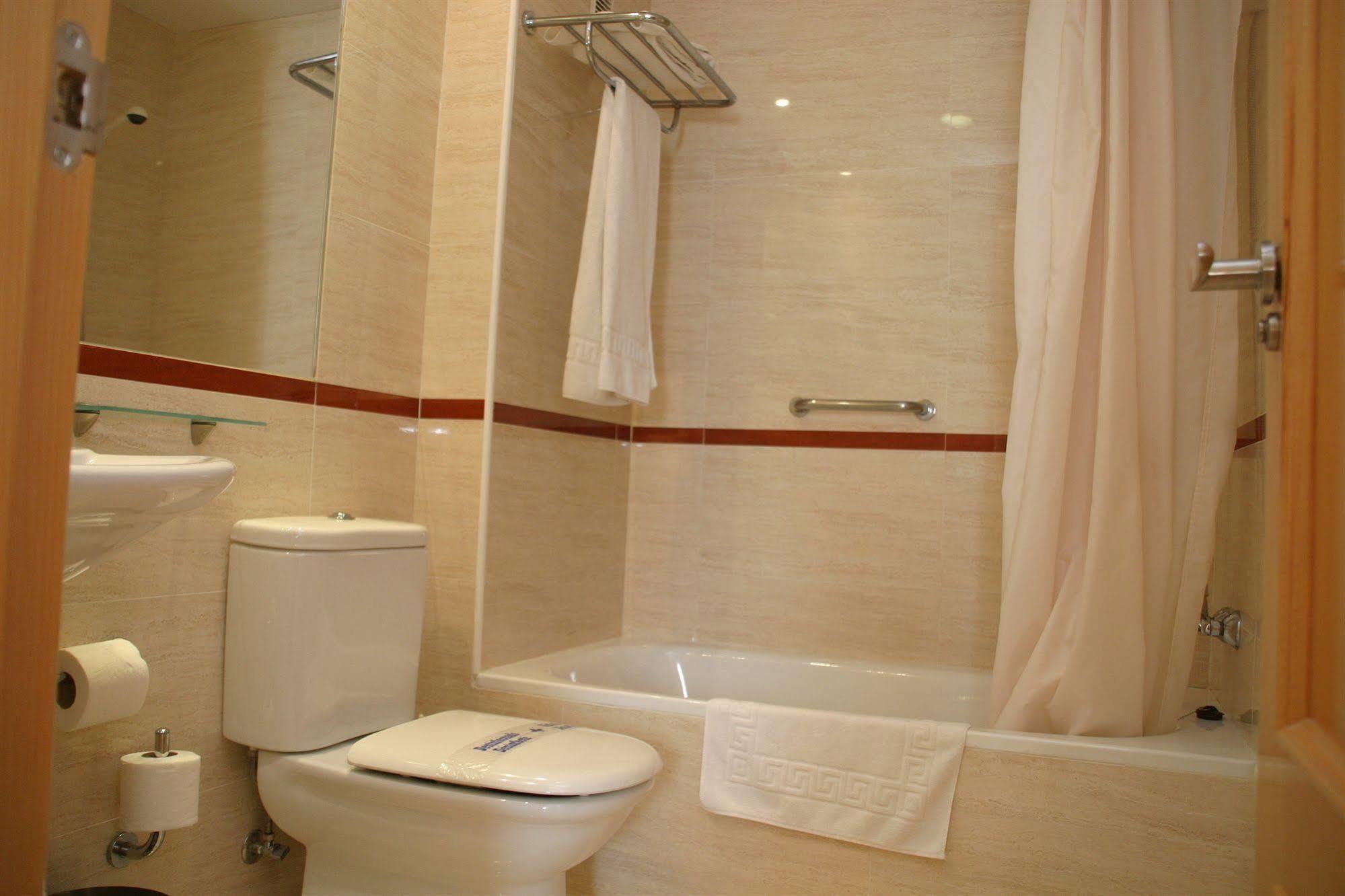 Apartamentos Turisticos Anoreta Rincón de la Victoria Exterior foto