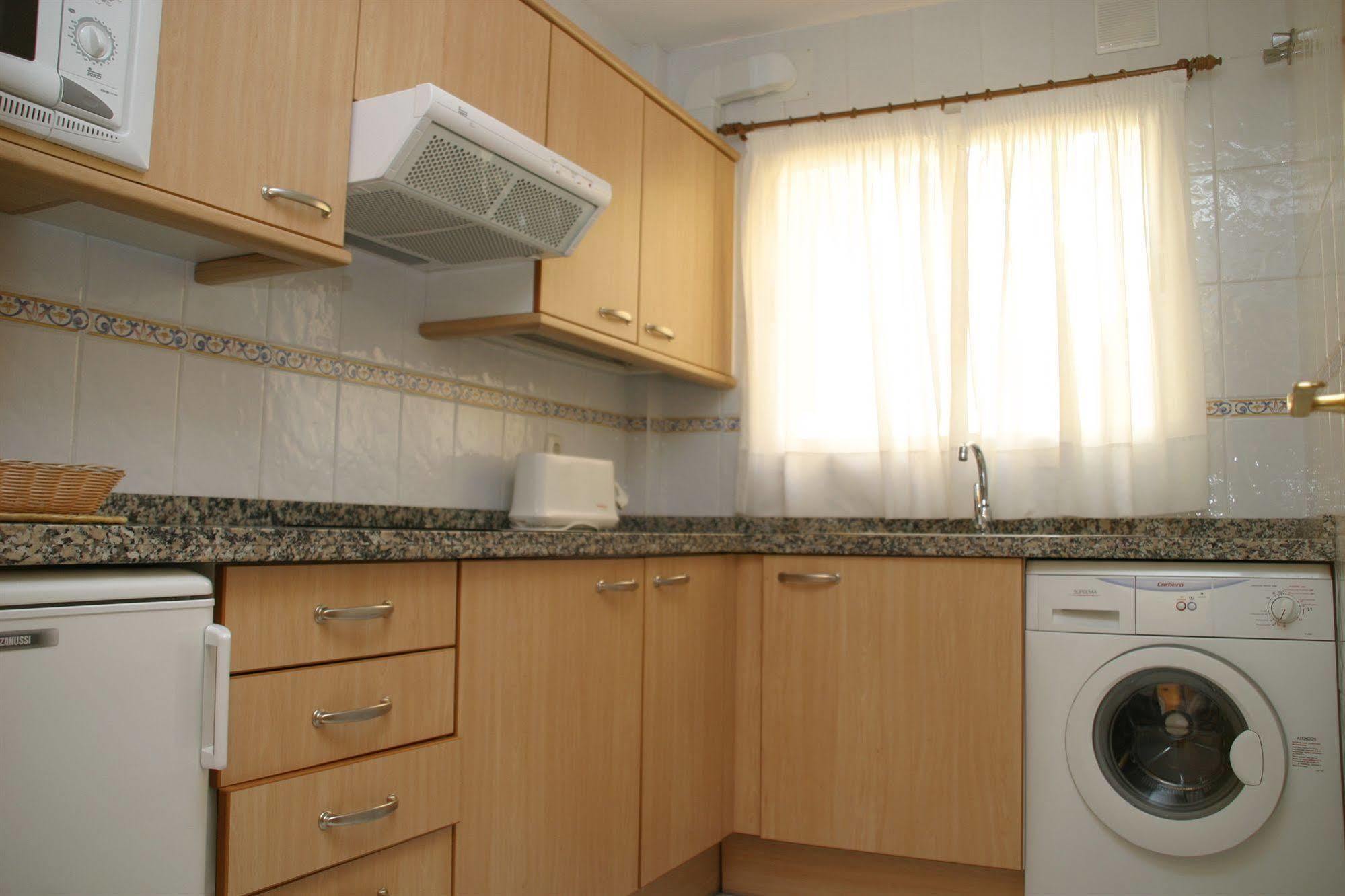 Apartamentos Turisticos Anoreta Rincón de la Victoria Exterior foto