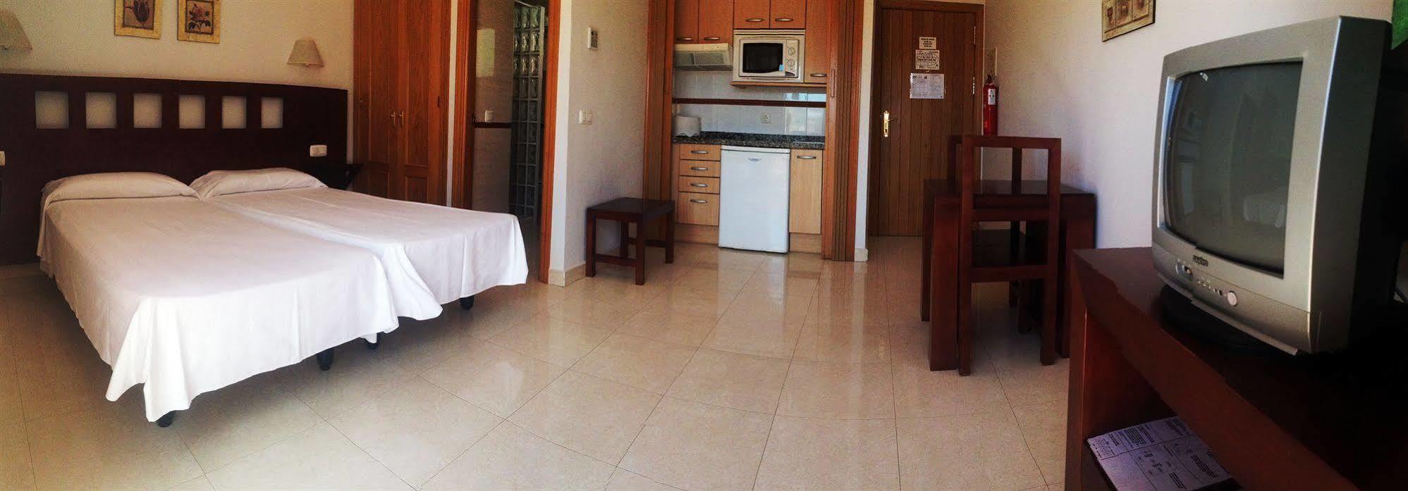 Apartamentos Turisticos Anoreta Rincón de la Victoria Exterior foto